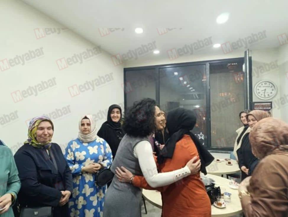 Akyazı Ak Parti Kadın Kolları geleneksel iftarda bir araya geldiler