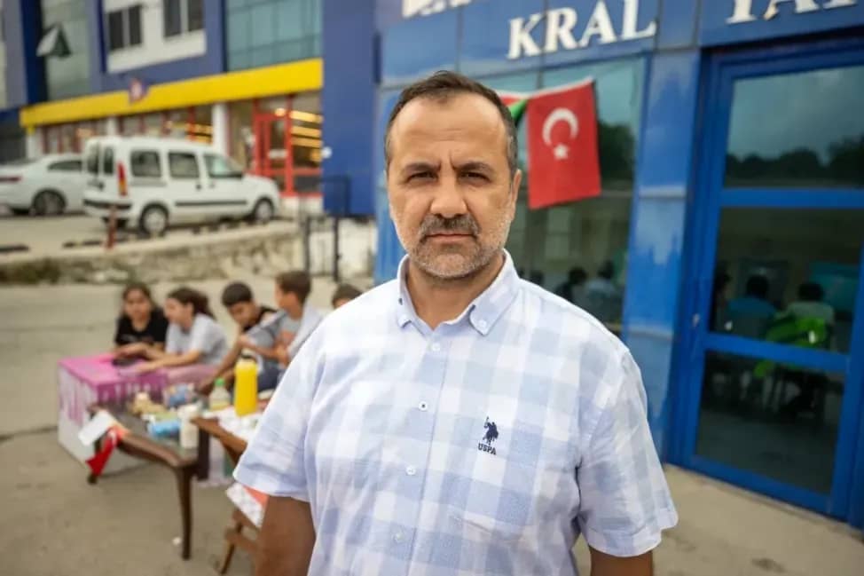 Para biriktirdiler; oyun sahasını yeniletmek yerine Gazze'ye yardım ettiler